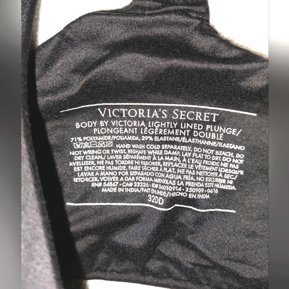 Victoria's Secret Body by Victoria Lightly Lined PLUNGE Bra, Size 32DD - Picture 4 of 5